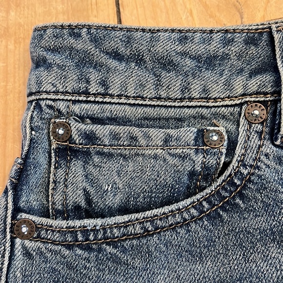 We the Free Free People Denim Frayed Mini Exposed Full Zipper, Circle Pull - Picture 3 of 12
